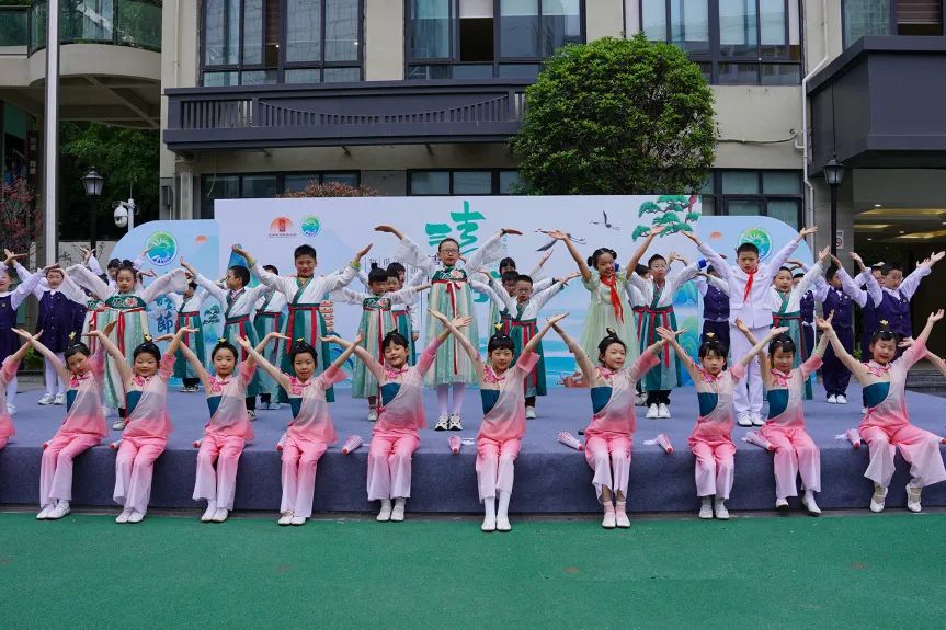 寒食清明缅英灵，桃李春风逐梦行 ——成都市石笋街小学校（西区）2020级3班国旗下讲话