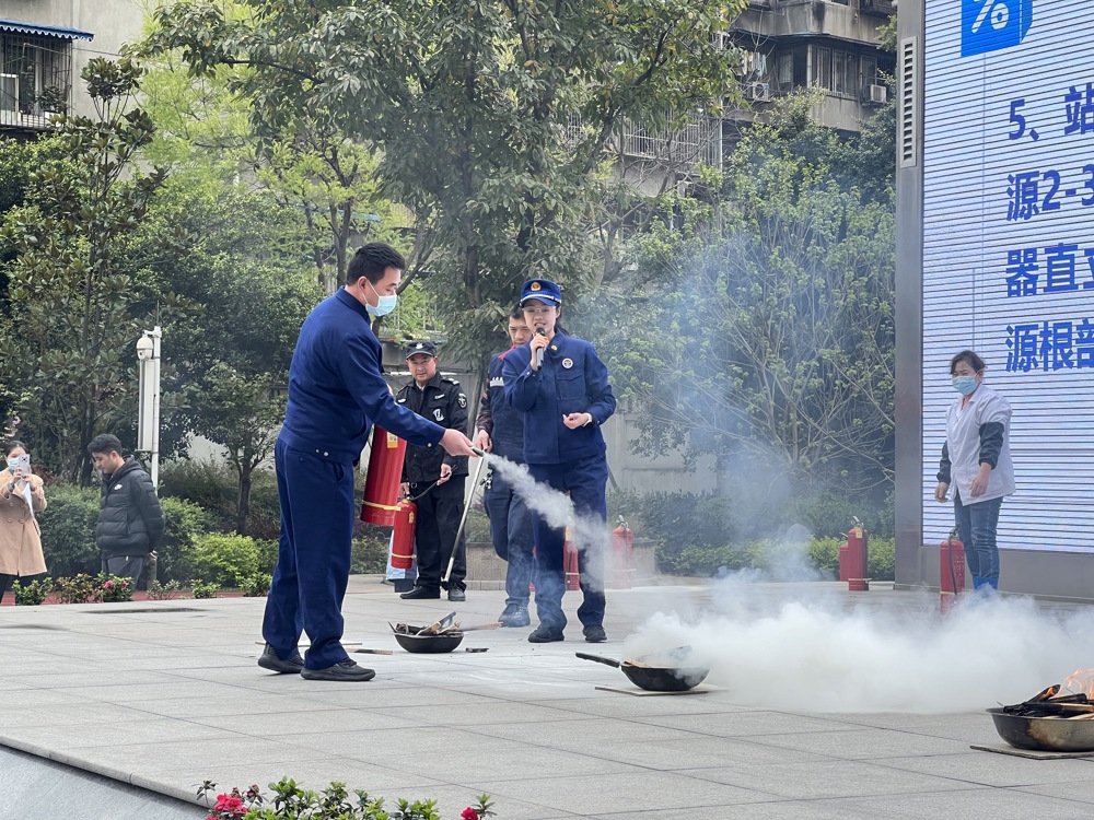 “家校社”共进 消防进校园