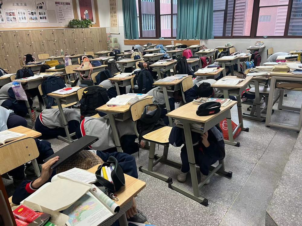 抗震减灾掌，握逃生方法